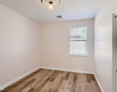 17007 W Southampton Road Unit - Photo Thumbnail 12