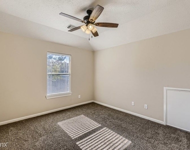 25218 Amberson Circle Unit - Photo Thumbnail 9