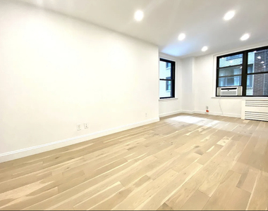 160 East 48th Street - Photo Thumbnail 2