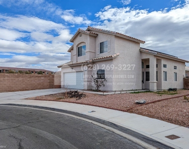 7001 Desert Clover Court - Photo Thumbnail 14