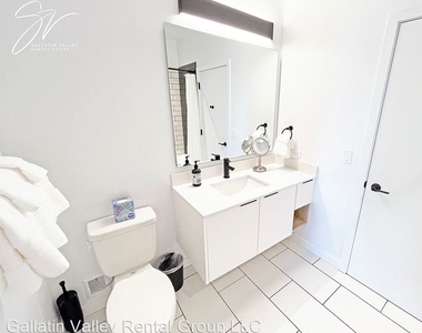 221 E Oak Street Unit 401 - Photo Thumbnail 9