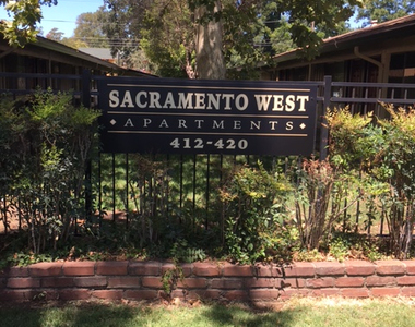 412/420 W. Sacramento Avenue - Photo Thumbnail 0