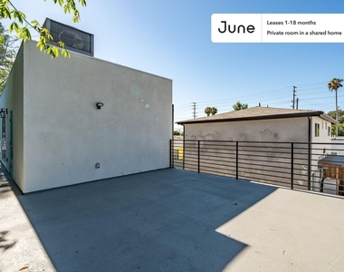 11685 Oxnard Street - Photo Thumbnail 12