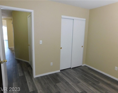 2120 Hazel Croft Way - Photo Thumbnail 21