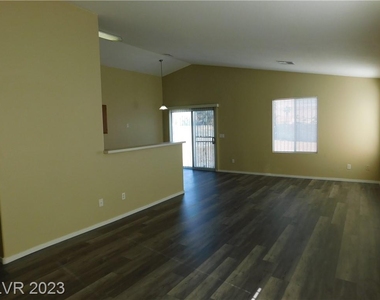 2120 Hazel Croft Way - Photo Thumbnail 5