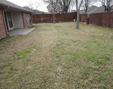 2205 Wimbledon Drive - Photo Thumbnail 2