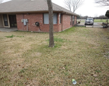 2205 Wimbledon Drive - Photo Thumbnail 22