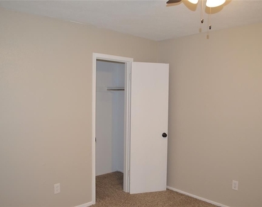 3400 Chesapeake Drive - Photo Thumbnail 17