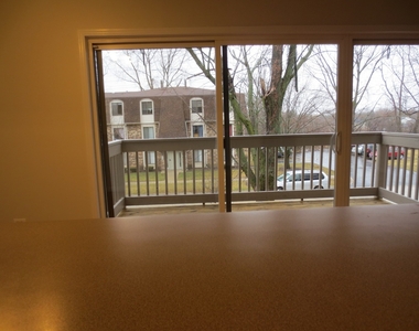 219 W Court Of Shorewood - Photo Thumbnail 5