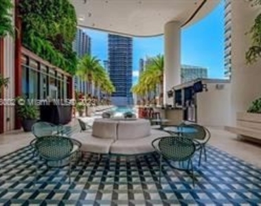 801 S Miami Ave - Photo Thumbnail 5