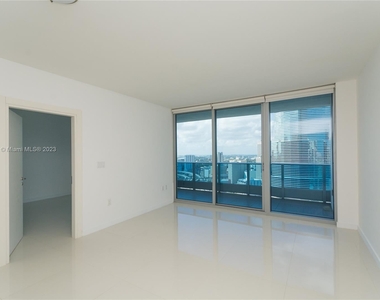 200 Biscayne Boulevard Way - Photo Thumbnail 2