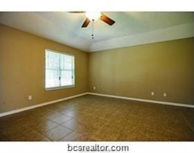 2307 Carnation Court - Photo Thumbnail 4