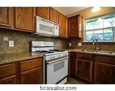 2307 Carnation Court - Photo Thumbnail 7