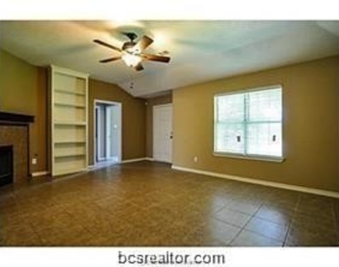 2307 Carnation Court - Photo Thumbnail 3