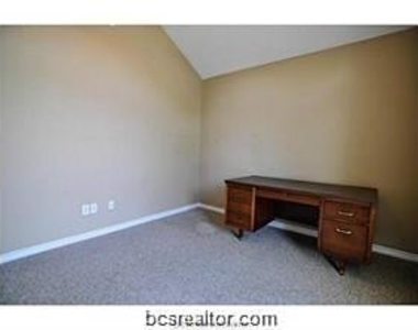 2307 Carnation Court - Photo Thumbnail 11