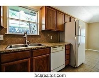 2307 Carnation Court - Photo Thumbnail 8