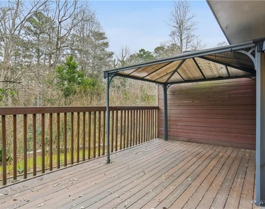 661 Parkwood Road - Photo Thumbnail 12