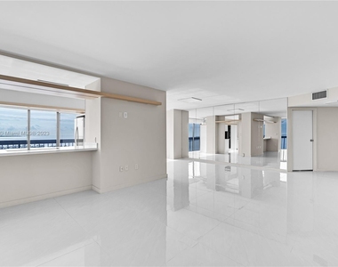 2333 Brickell Ave - Photo Thumbnail 14