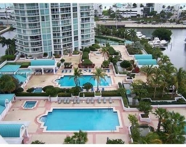 16500 Collins Ave - Photo Thumbnail 4