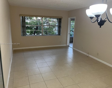 5061 W Oakland Park Blvd - Photo Thumbnail 8