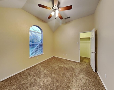 9614 Kings Link Circle - Photo Thumbnail 14