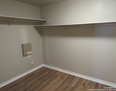 6814 Crest Pl - Photo Thumbnail 14