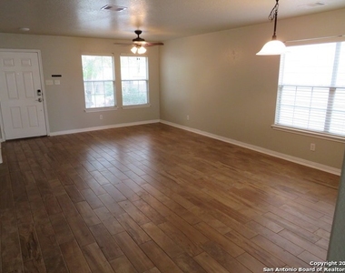 6814 Crest Pl - Photo Thumbnail 27