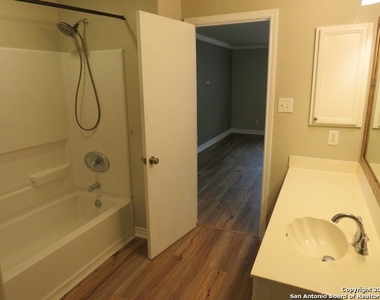 6814 Crest Pl - Photo Thumbnail 16