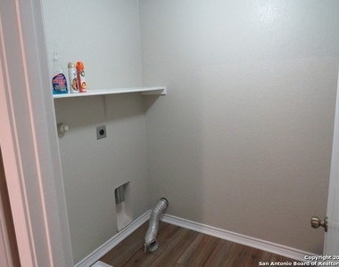 6814 Crest Pl - Photo Thumbnail 19