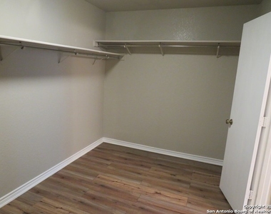 6814 Crest Pl - Photo Thumbnail 13