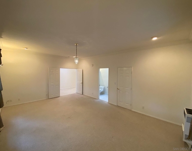 9516 Larrabee Ave - Photo Thumbnail 8