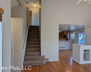 393 Conrad Dr - Photo Thumbnail 4