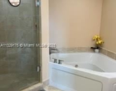 18201 Collins Ave Apt 1803 - Photo Thumbnail 6