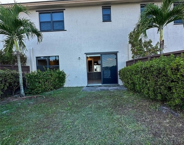 15945 Nw 91 Ct - Photo Thumbnail 3