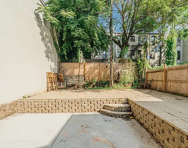 212 Starr Street - Photo Thumbnail 4