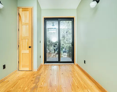 212 Starr Street - Photo Thumbnail 7