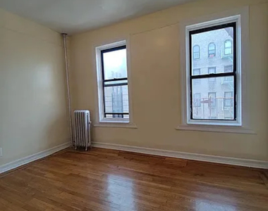 2600 Creston Ave - Photo Thumbnail 4