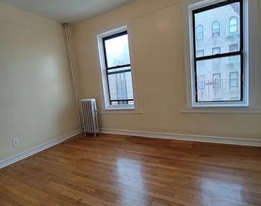 2600 Creston Ave - Photo Thumbnail 3