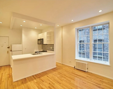 240 East 21st Street - Photo Thumbnail 2