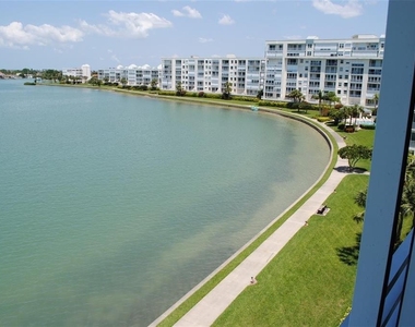 7922 Sailboat Key Boulevard S - Photo Thumbnail 31