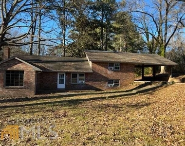 220 E Memorial Drive - Photo Thumbnail 0