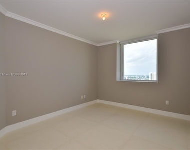 17875 Collins Ave # 2806 - Photo Thumbnail 13