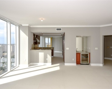 17875 Collins Ave # 2806 - Photo Thumbnail 5