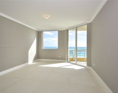 17875 Collins Ave # 2806 - Photo Thumbnail 9