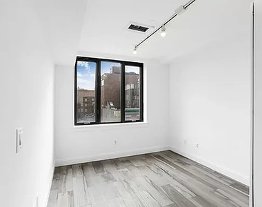 42 Avenue C - Photo Thumbnail 2