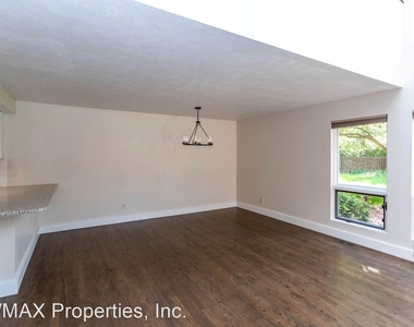 2344 Wood Avenue - Photo Thumbnail 10