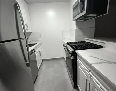 400 East 71st Street - Photo Thumbnail 4