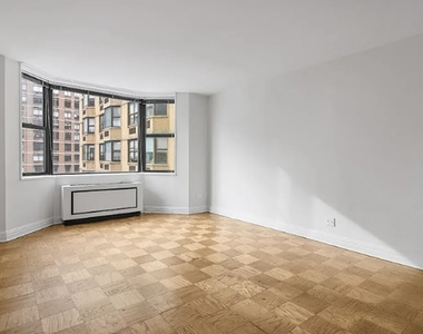 400 East 71st Street - Photo Thumbnail 3