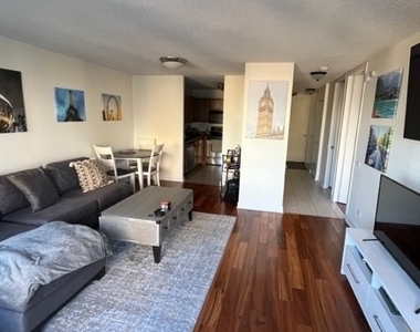 30 E Huron Street - Photo Thumbnail 2