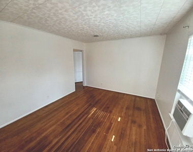 427 Sumner Dr - Photo Thumbnail 2